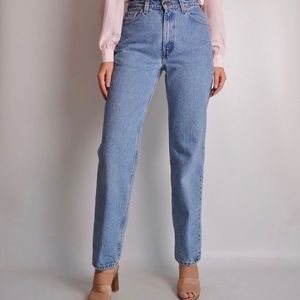 Vintage 90’s Levi’s 512 Slim-Fit High Rise Tapered Mom Jeans Light Wash